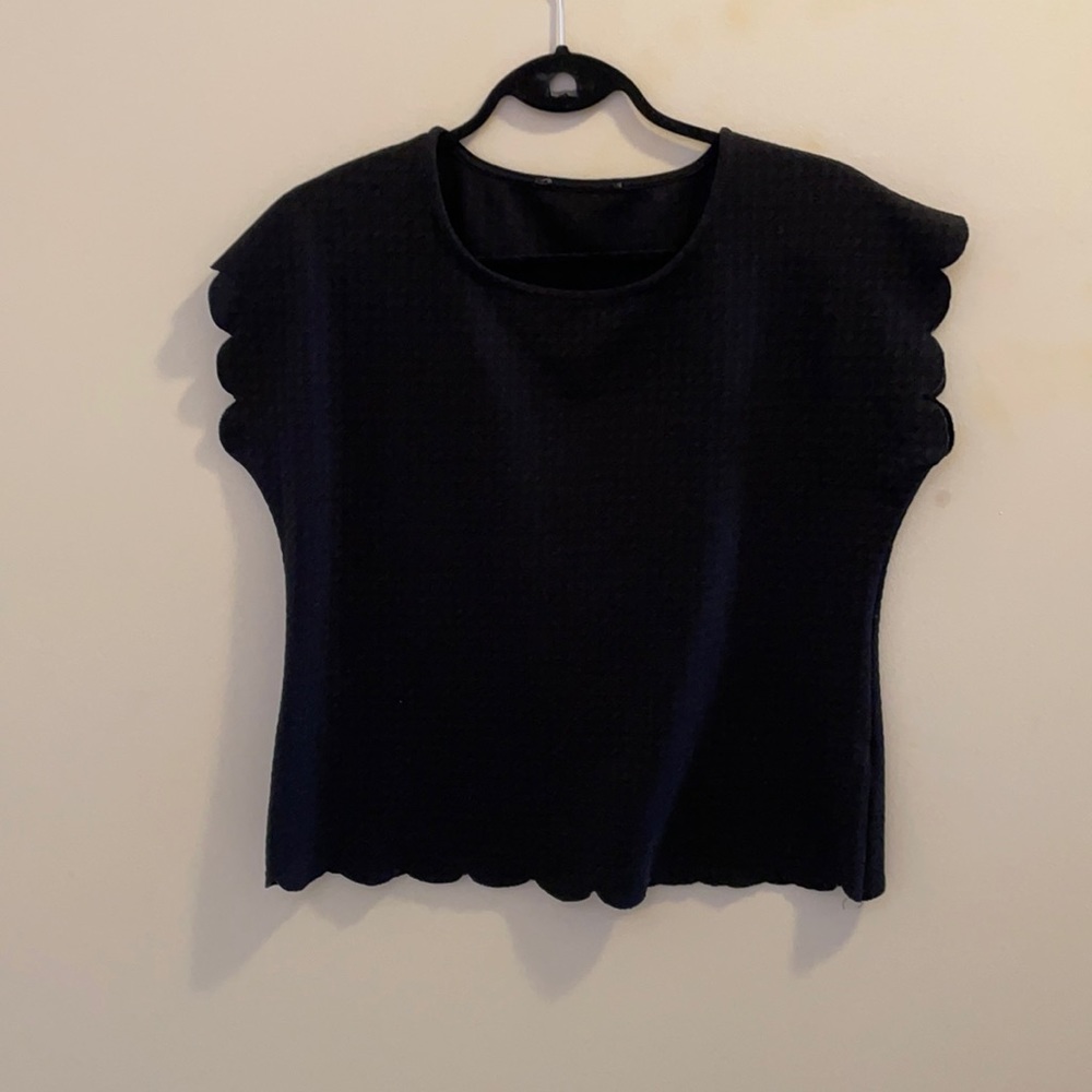 Black scalloped hem short sleeve blouse.